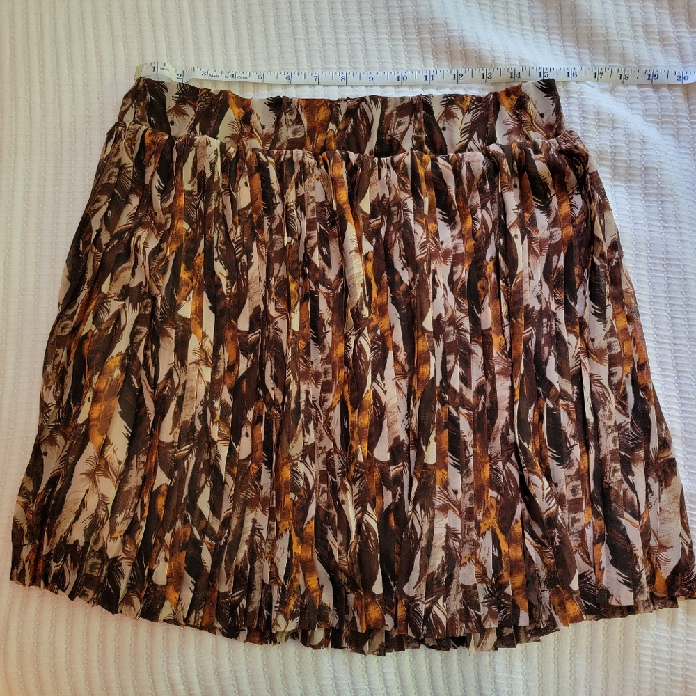 New York & Company pleated short skirt. Brown, gold, and nude. Size Medium